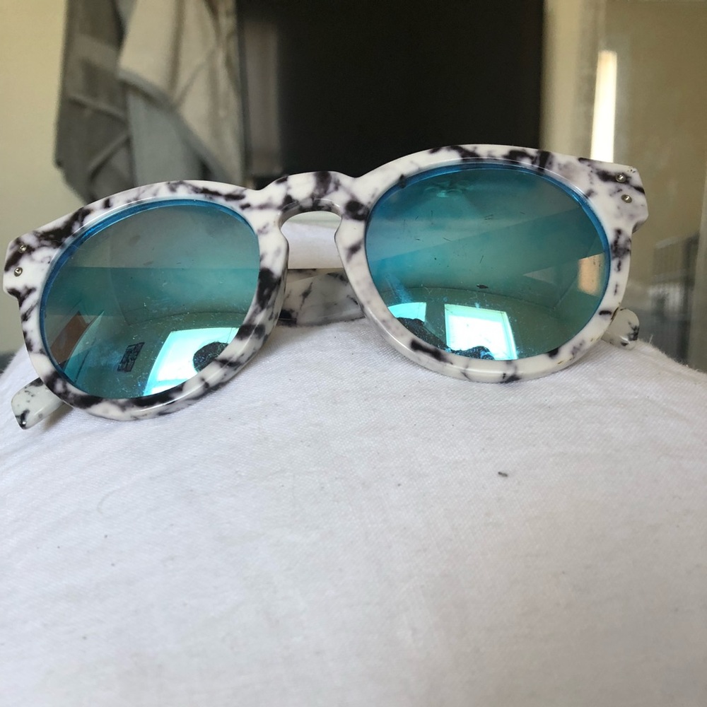 Quay Australia sunnies